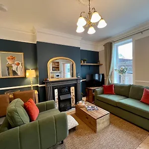 apt-the-prestbury-annexe.cardiffhotelswales.com/