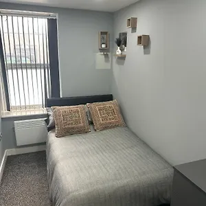 2-bedroom-flat-with-hot-tub.cardiffhotelswales.com/