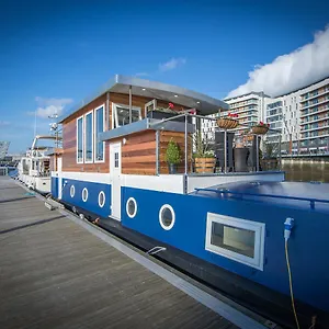 barge-at-titanic.belfasthotelsireland.com/